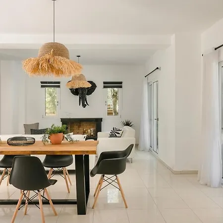 Lourdas Hideaway Villa *