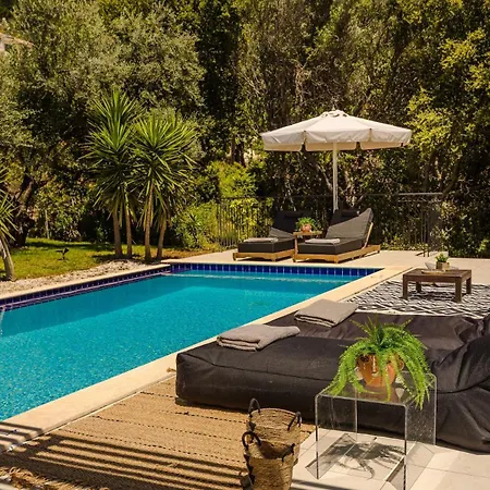 Villa Lourdas Hideaway *