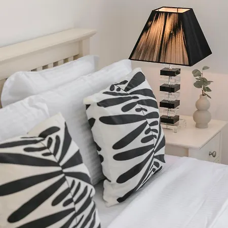 Lourdas Hideaway Vila *