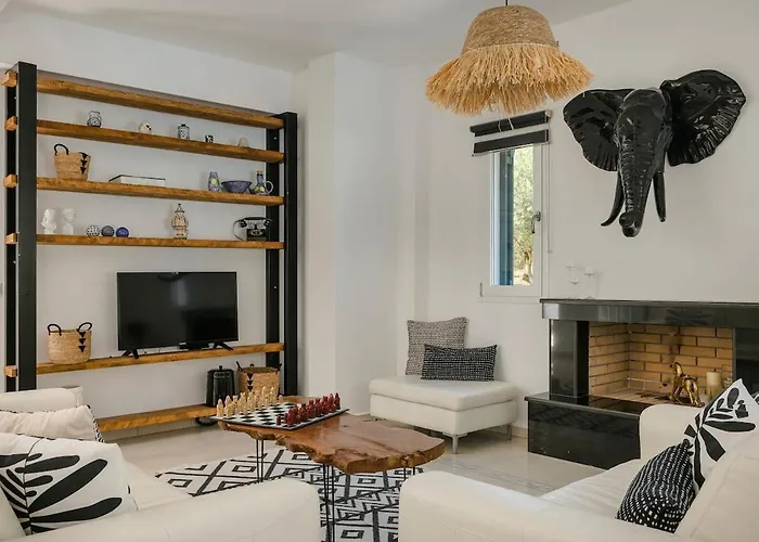 Lourdas Hideaway Villa *