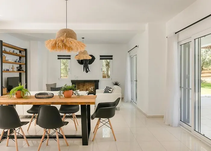 Lourdas Hideaway Villa *