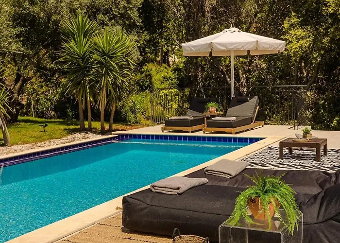 Villa Lourdas Hideaway *