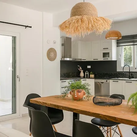 ヴィラ Lourdas Hideaway ロウダータ