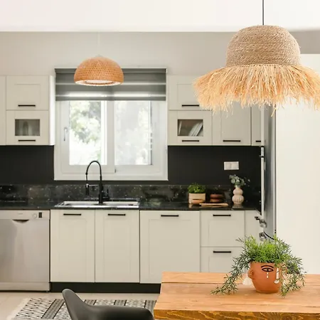 ヴィラ Lourdas Hideaway ロウダータ