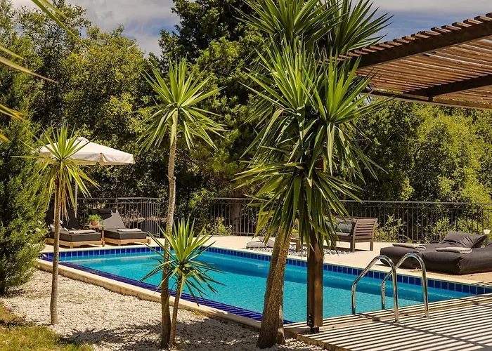 Vilă Lourdas Hideaway