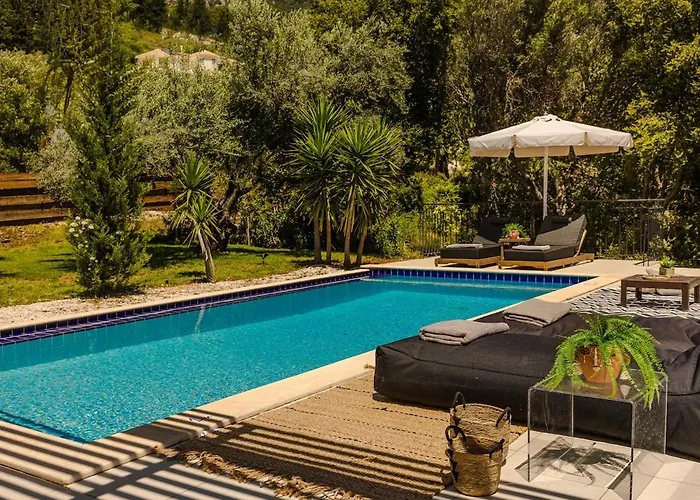 Vilă Lourdas Hideaway