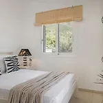 Lourdas Hideaway Λουρδάτα